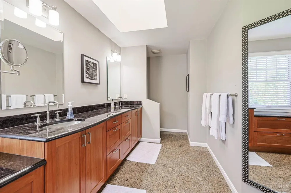 104 Hetherington Lane Glendale, OH 45246