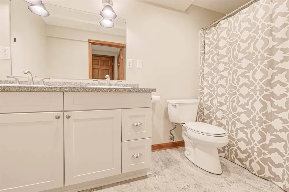 104 Hetherington Lane Glendale, OH 45246