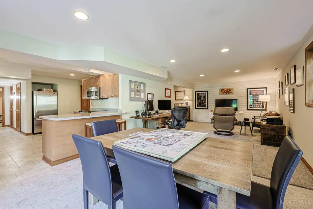 104 Hetherington Lane Glendale, OH 45246