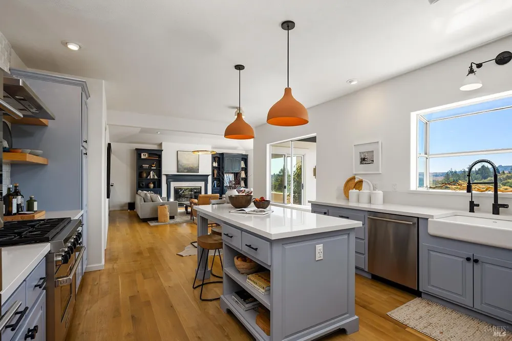 2039 Burnside Road Sebastopol, CA 95472