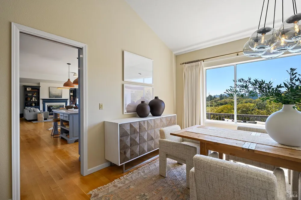 2039 Burnside Road Sebastopol, CA 95472