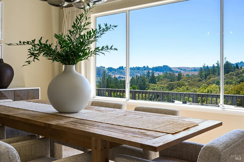 2039 Burnside Road Sebastopol, CA 95472