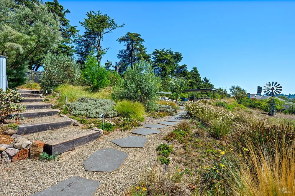 2039 Burnside Road Sebastopol, CA 95472