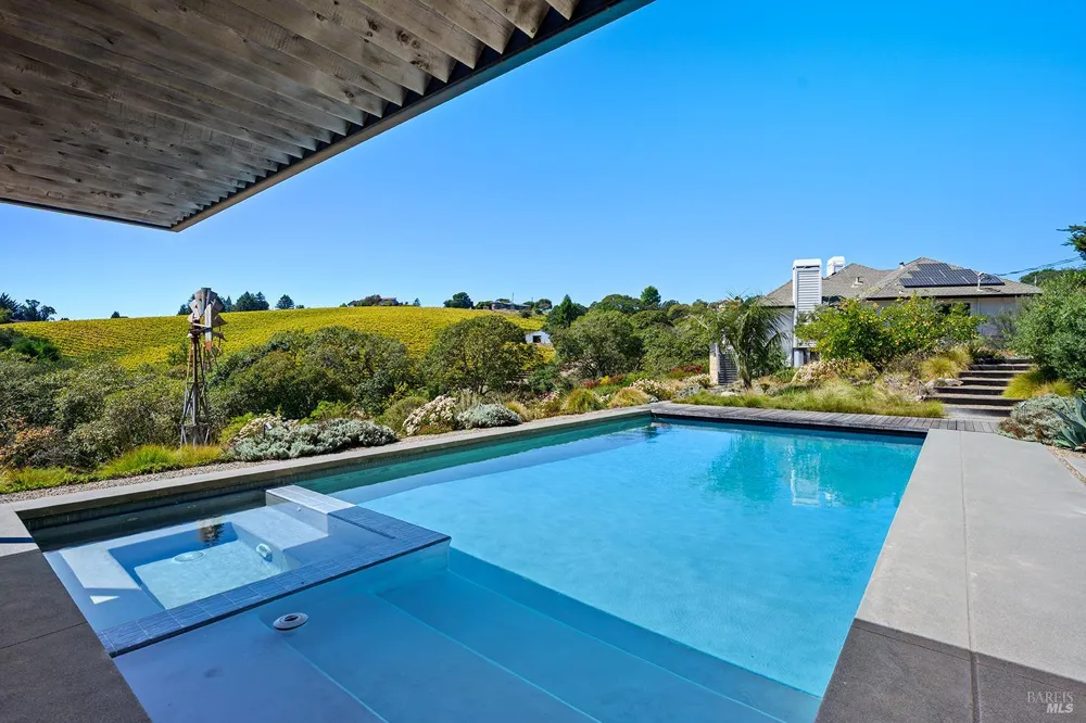 2039 Burnside Road Sebastopol, CA 95472