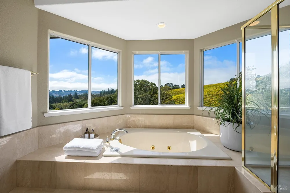 2039 Burnside Road Sebastopol, CA 95472