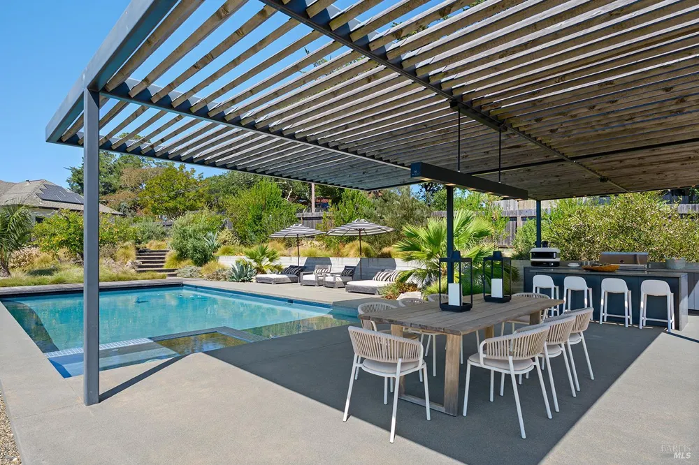 2039 Burnside Road Sebastopol, CA 95472