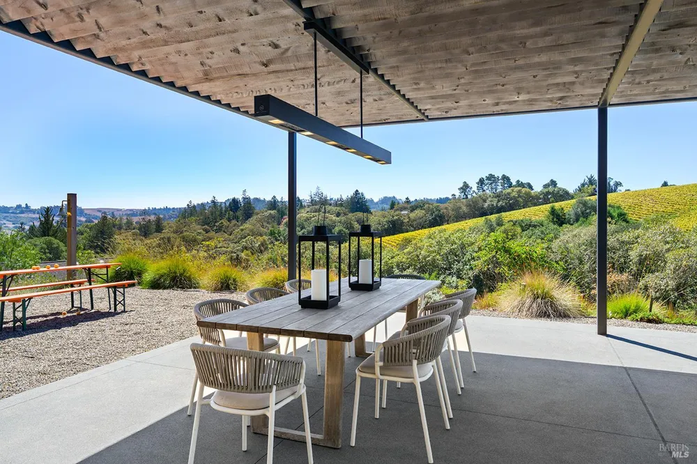 2039 Burnside Road Sebastopol, CA 95472
