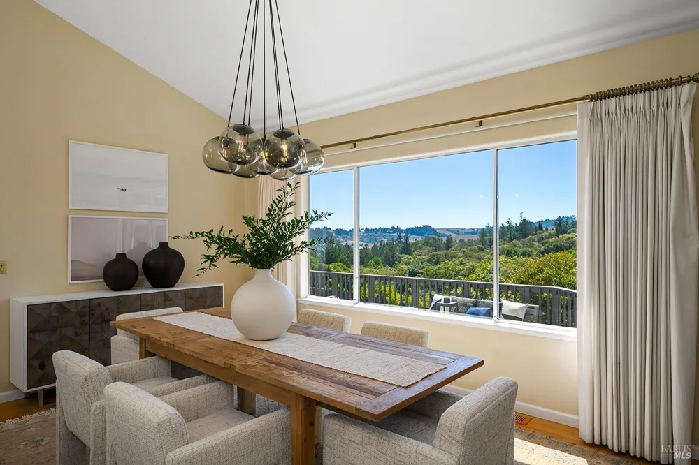 2039 Burnside Road Sebastopol, CA 95472