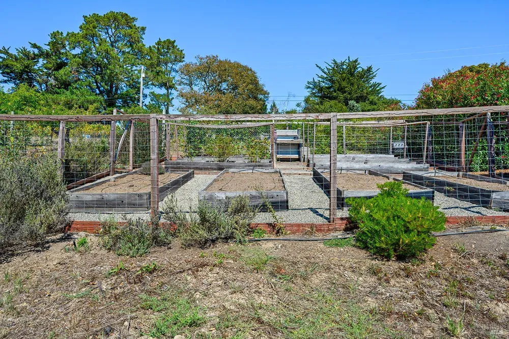 2039 Burnside Road Sebastopol, CA 95472