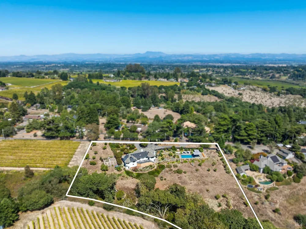 2039 Burnside Road Sebastopol, CA 95472