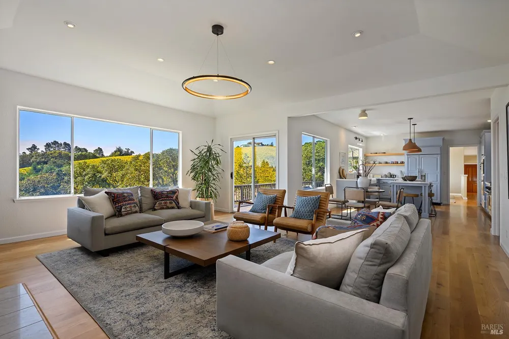 2039 Burnside Road Sebastopol, CA 95472