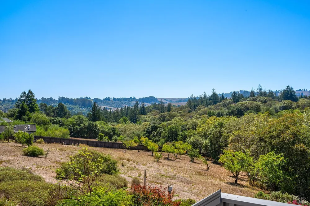 2039 Burnside Road Sebastopol, CA 95472