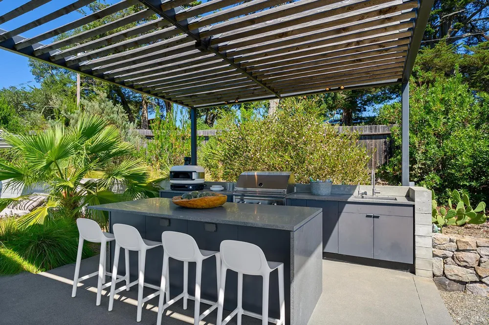 2039 Burnside Road Sebastopol, CA 95472