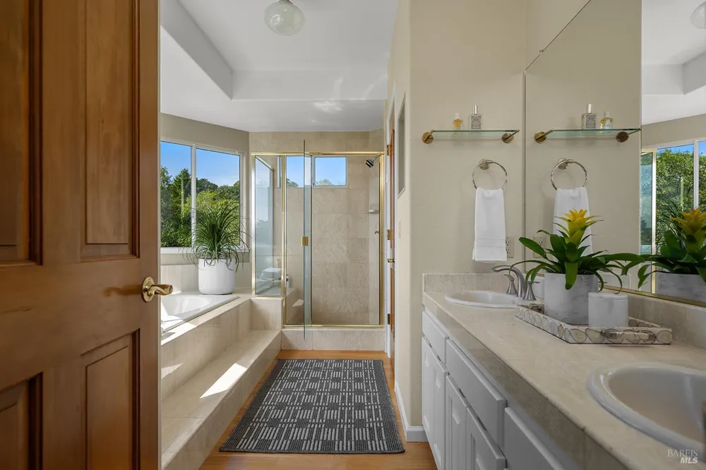 2039 Burnside Road Sebastopol, CA 95472