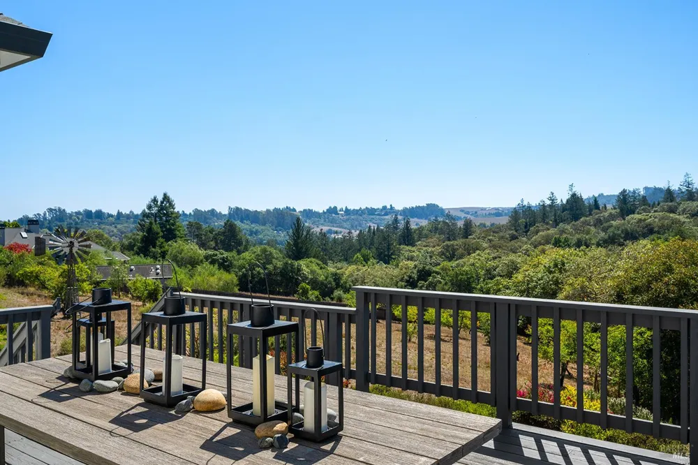 2039 Burnside Road Sebastopol, CA 95472