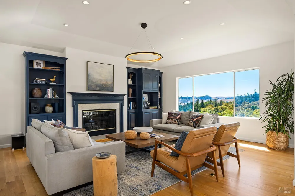2039 Burnside Road Sebastopol, CA 95472