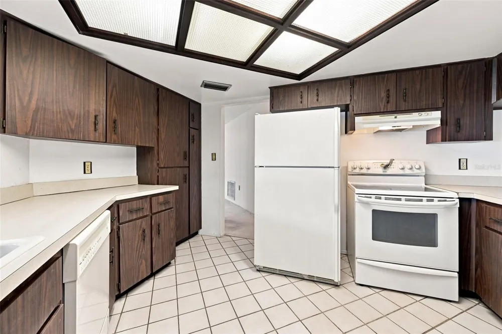 203 HILLCREST DRIVE Safety Harbor, FL 34695