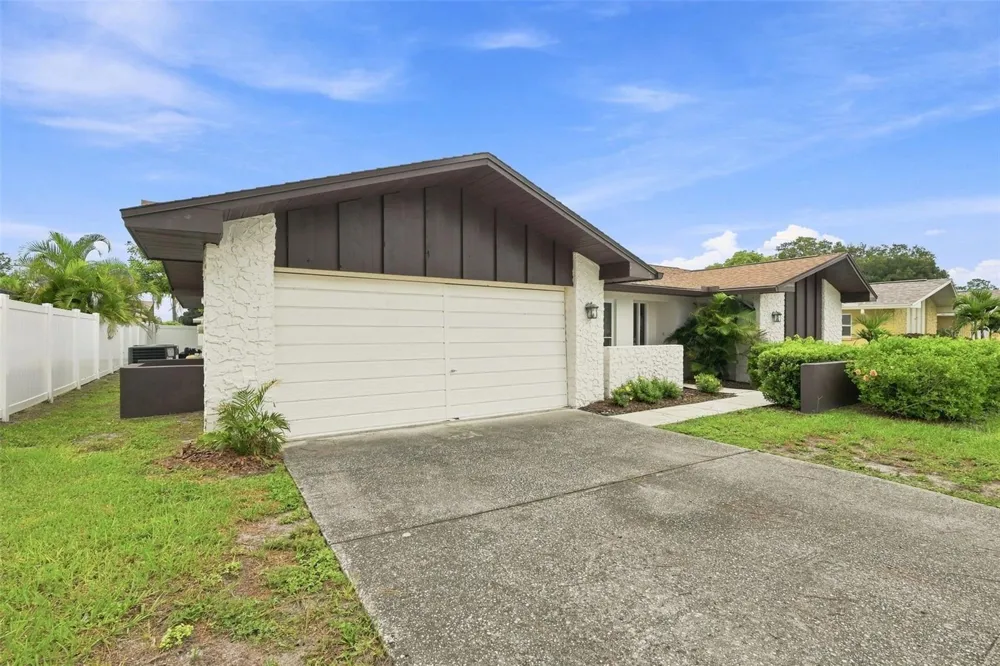 203 HILLCREST DRIVE Safety Harbor, FL 34695