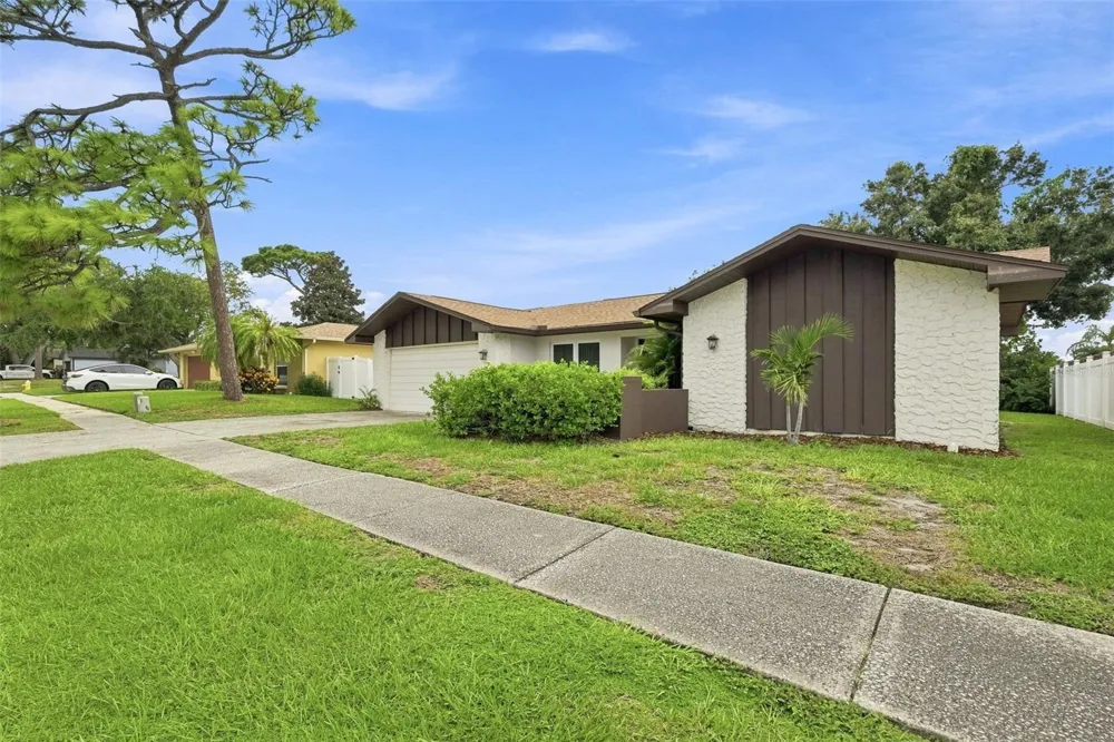 203 HILLCREST DRIVE Safety Harbor, FL 34695