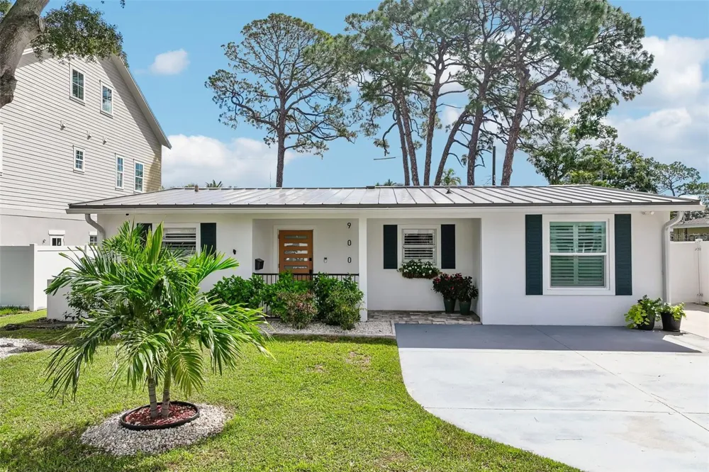 9001 BAY STREET NE St Petersburg, FL 33702