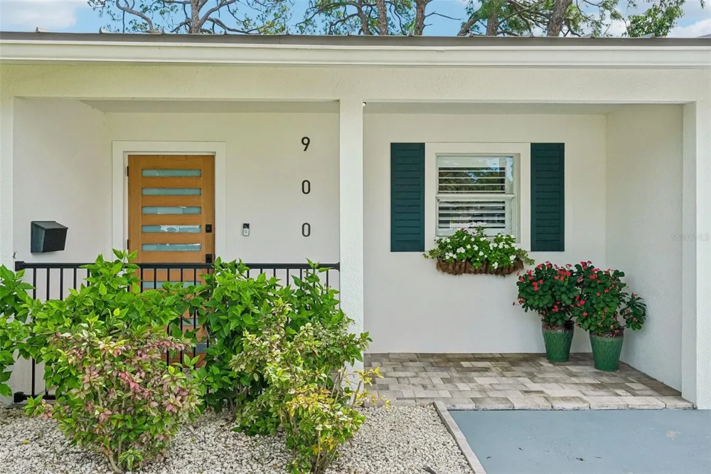 9001 BAY STREET NE St Petersburg, FL 33702