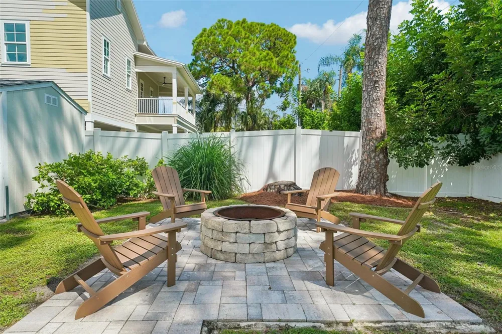 9001 BAY STREET NE St Petersburg, FL 33702