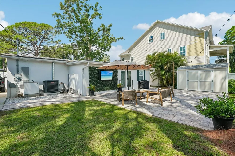 9001 BAY STREET NE St Petersburg, FL 33702