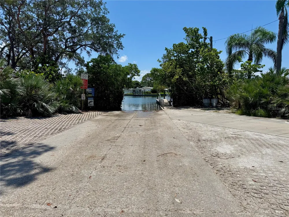 9001 BAY STREET NE St Petersburg, FL 33702