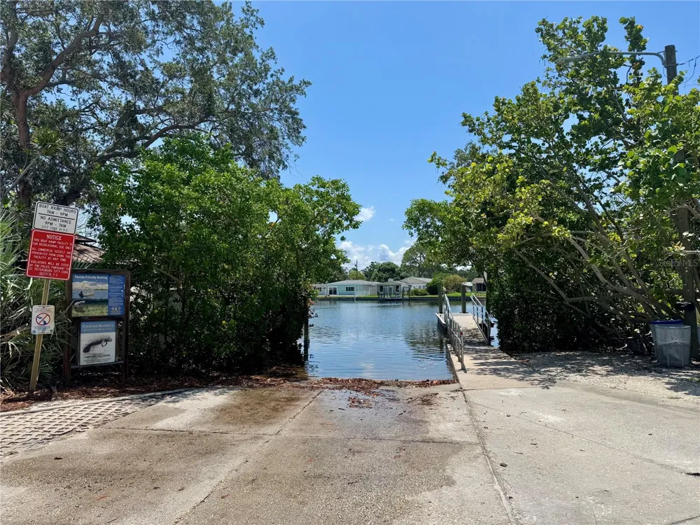 9001 BAY STREET NE St Petersburg, FL 33702