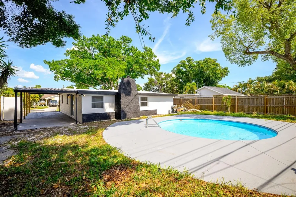 9596 GROVELAND STREET Seminole, FL 33772