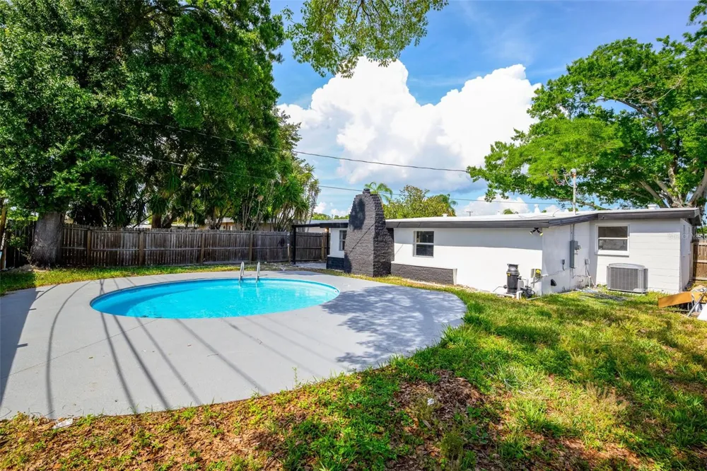9596 GROVELAND STREET Seminole, FL 33772