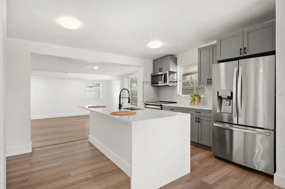 9596 GROVELAND STREET Seminole, FL 33772