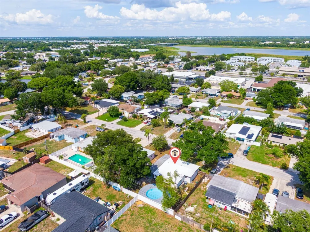 9596 GROVELAND STREET Seminole, FL 33772