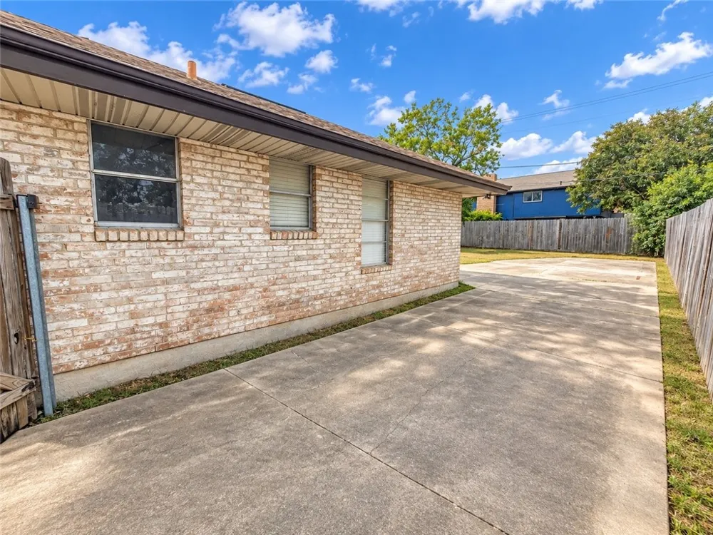 4702 Coventry Corpus Christi, TX 78411