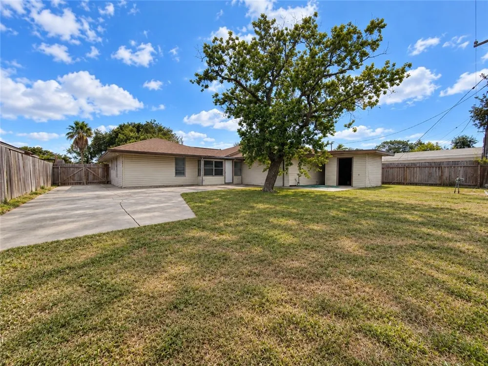 4702 Coventry Corpus Christi, TX 78411