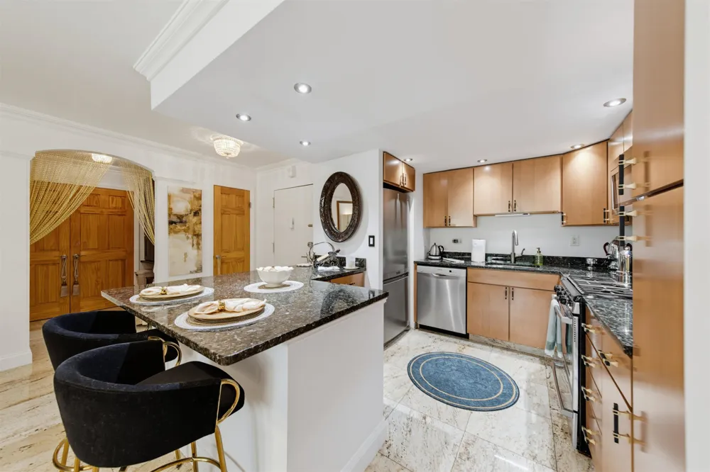 1203 RIVER RD Edgewater, NJ 07020