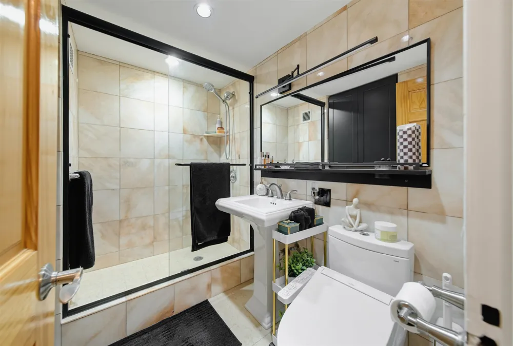 1203 RIVER RD Edgewater, NJ 07020