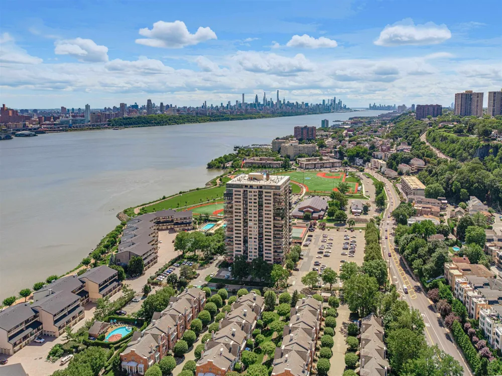 1203 RIVER RD Edgewater, NJ 07020