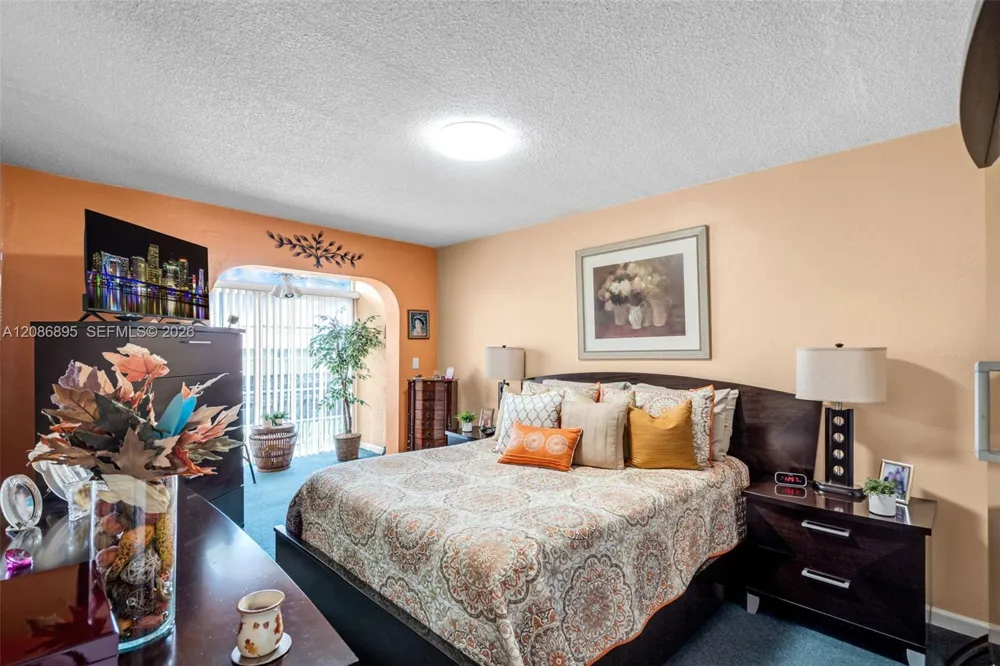 1300 W 53rd St #20 Hialeah, FL 33012