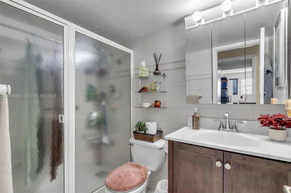 1300 W 53rd St #20 Hialeah, FL 33012