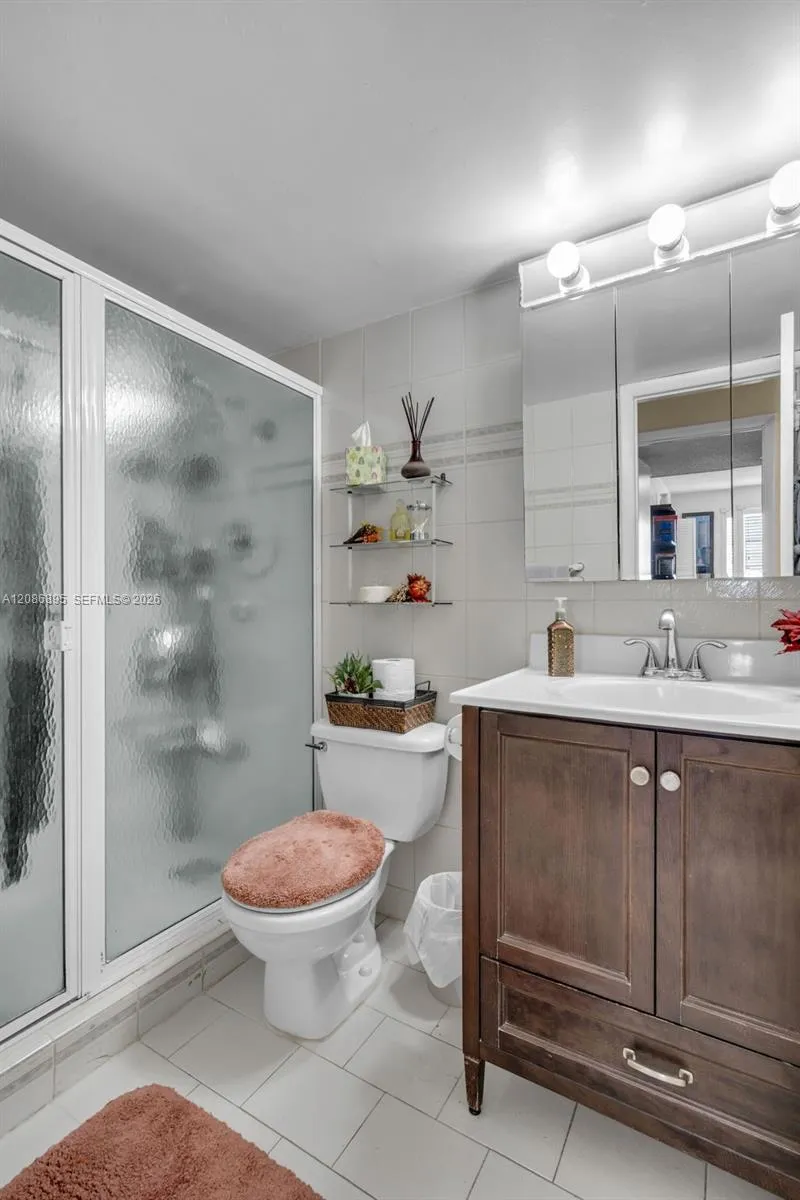1300 W 53rd St #20 Hialeah, FL 33012