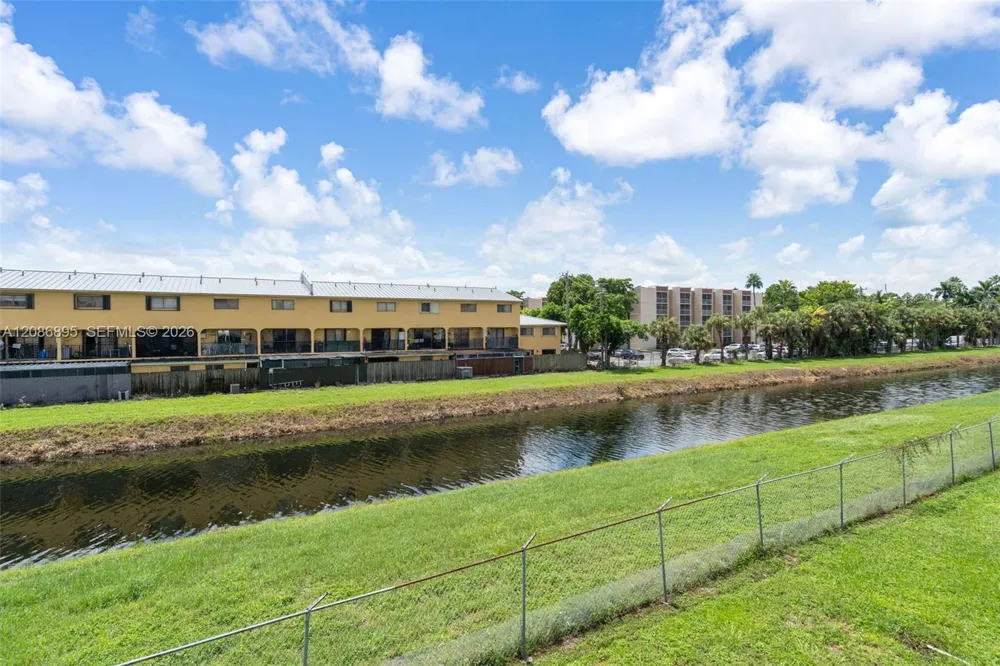 1300 W 53rd St #20 Hialeah, FL 33012