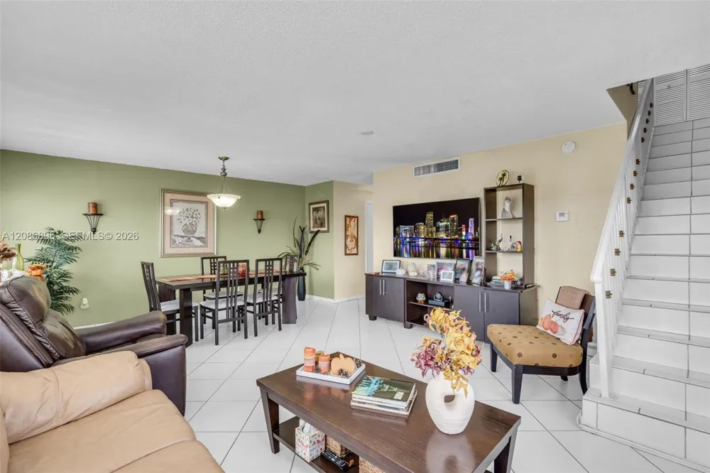 1300 W 53rd St #20 Hialeah, FL 33012