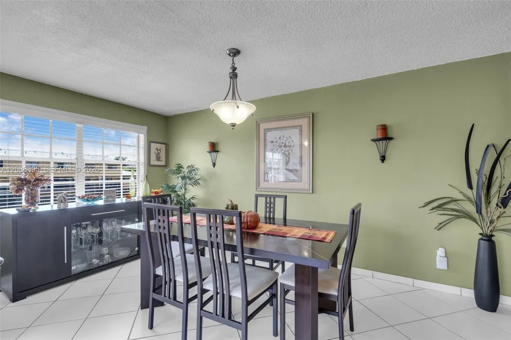 1300 W 53rd St #20 Hialeah, FL 33012