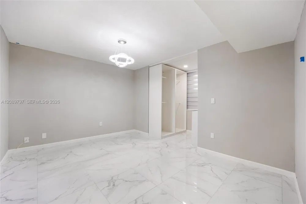 10000 NW 80th Ct #2102 Hialeah Gardens, FL 33016