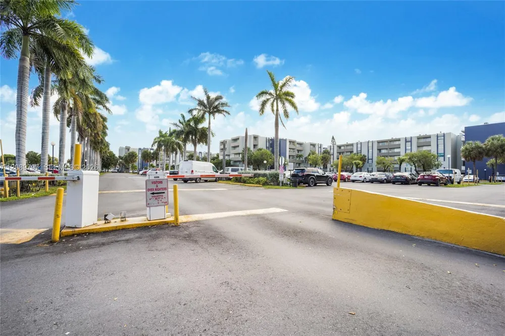 10000 NW 80th Ct #2102 Hialeah Gardens, FL 33016