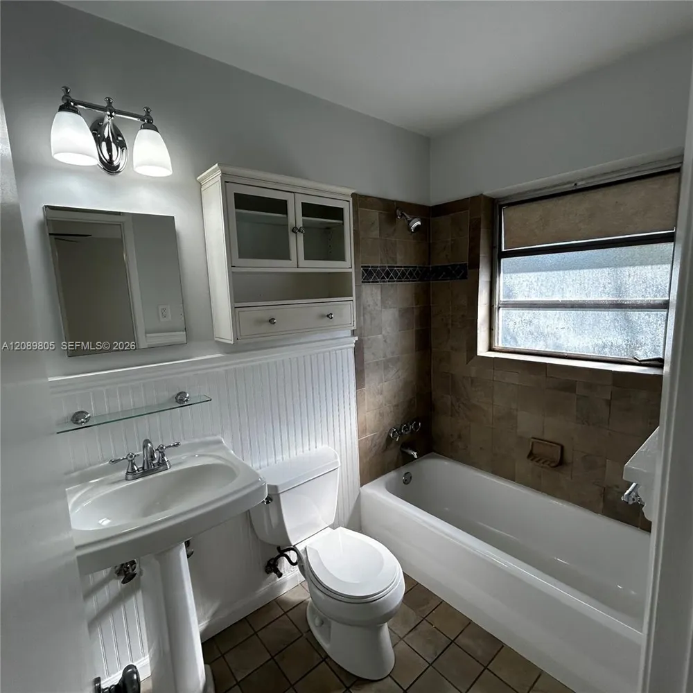 2416 SE 2nd St #1 Pompano Beach, FL 33062