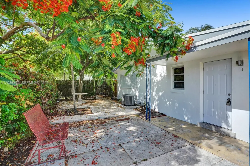2416 SE 2nd St #1 Pompano Beach, FL 33062