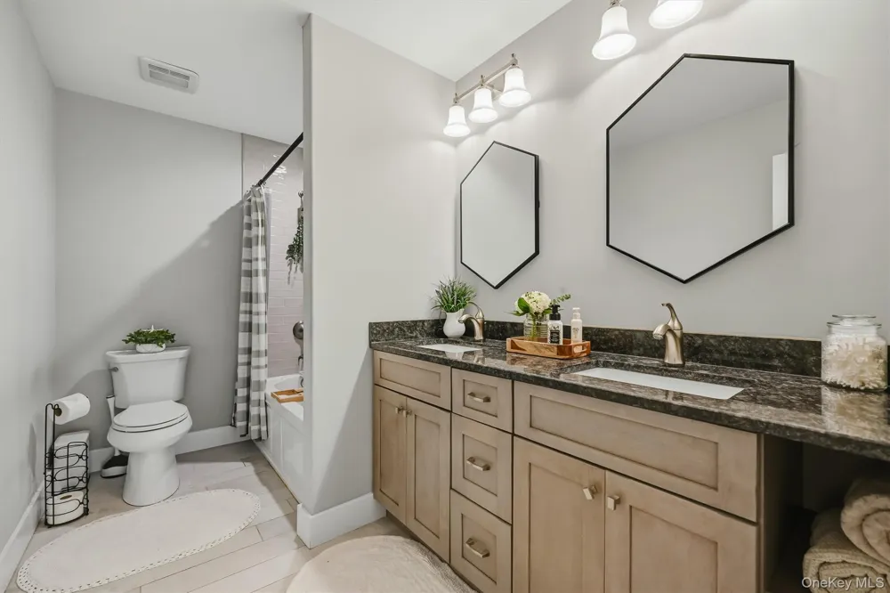34 Boville Court Chester, NY 10918