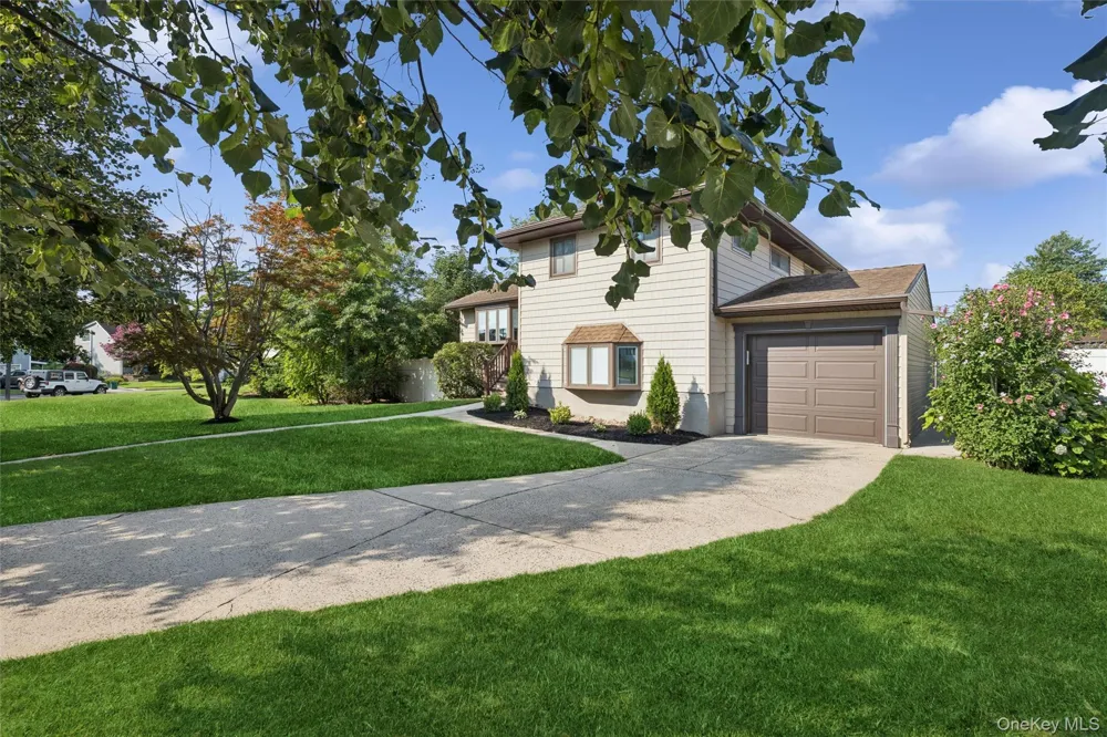 52 Narcissus Avenue Jericho, NY 11753